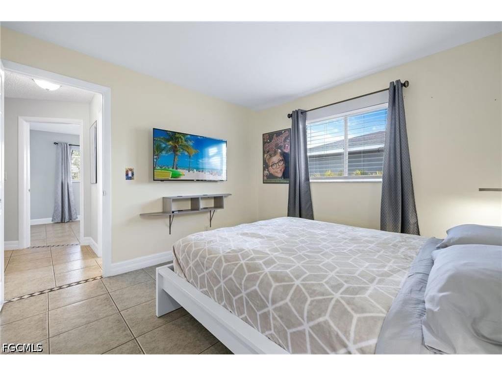 1015 SE 25th Lane Cape Coral FL 33904 2026020385 image7