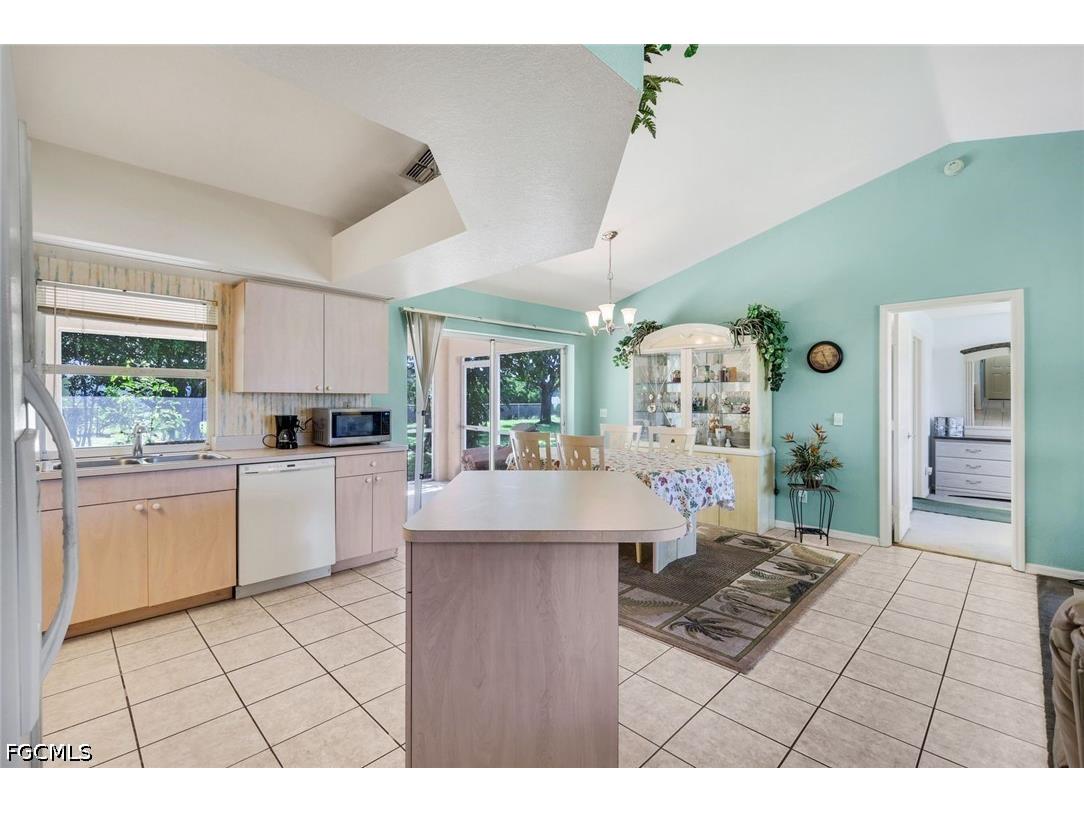 1015 SE 4th Place Cape Coral FL 33990 2026030879 image10