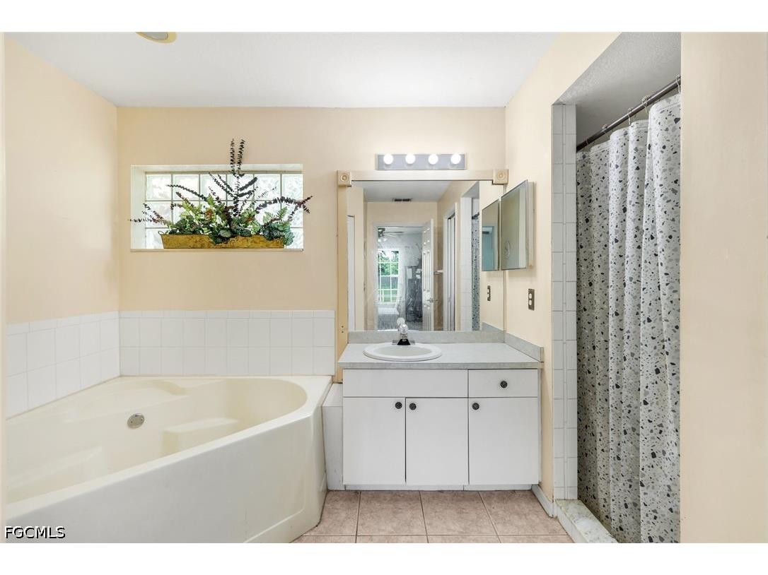 1015 SE 4th Place Cape Coral FL 33990 2026030879 image17