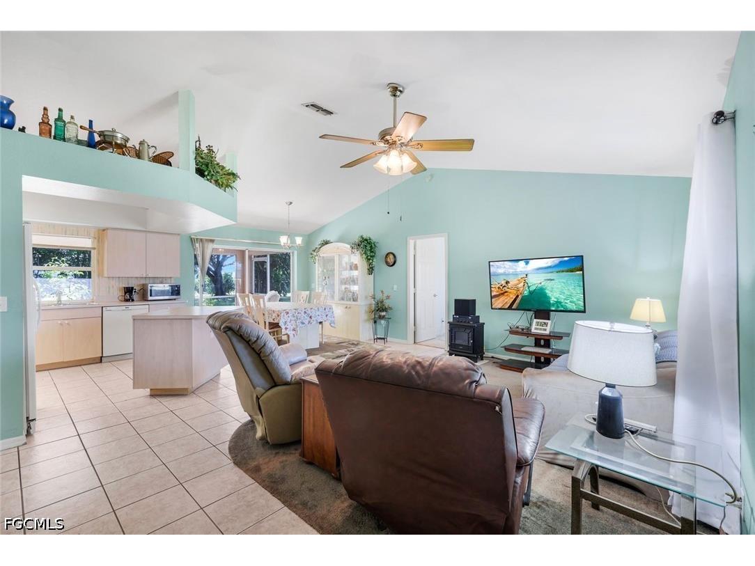 1015 SE 4th Place Cape Coral FL 33990 2026030879 image7