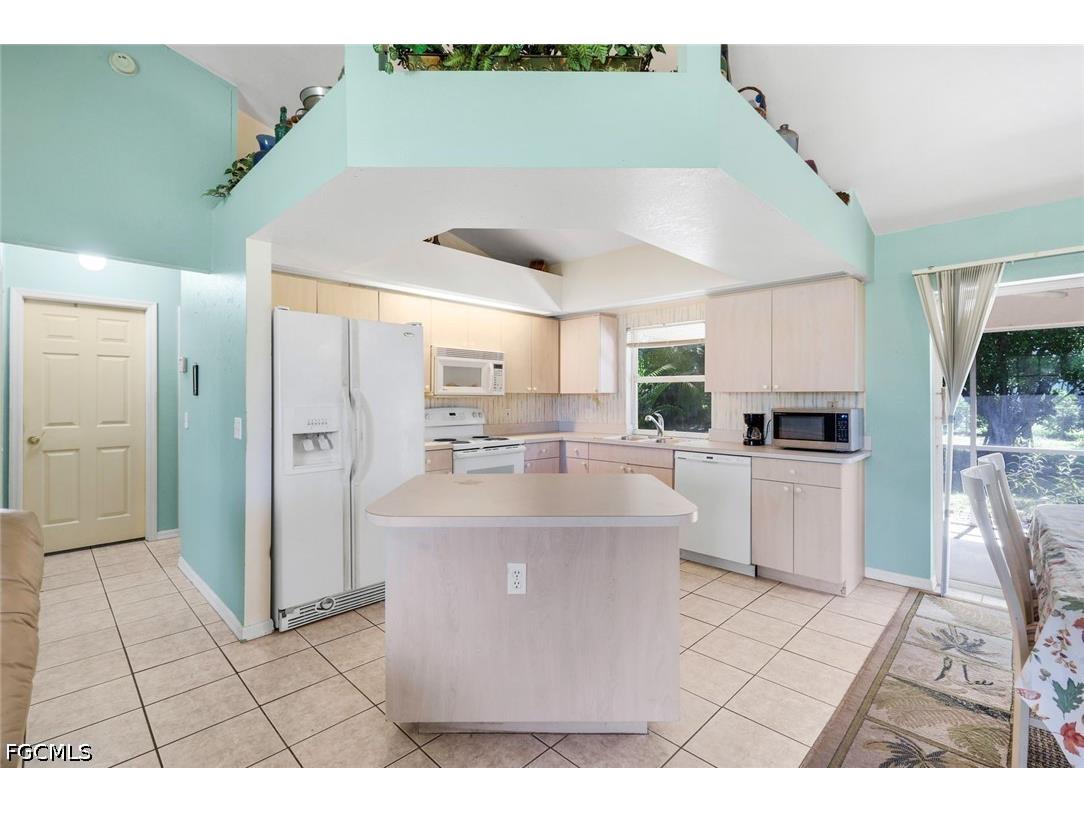 1015 SE 4th Place Cape Coral FL 33990 2026030879 image9