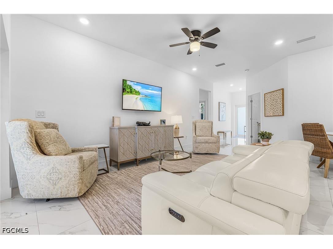 1015 SW 15th Place Cape Coral FL 33991 2026019422 image7