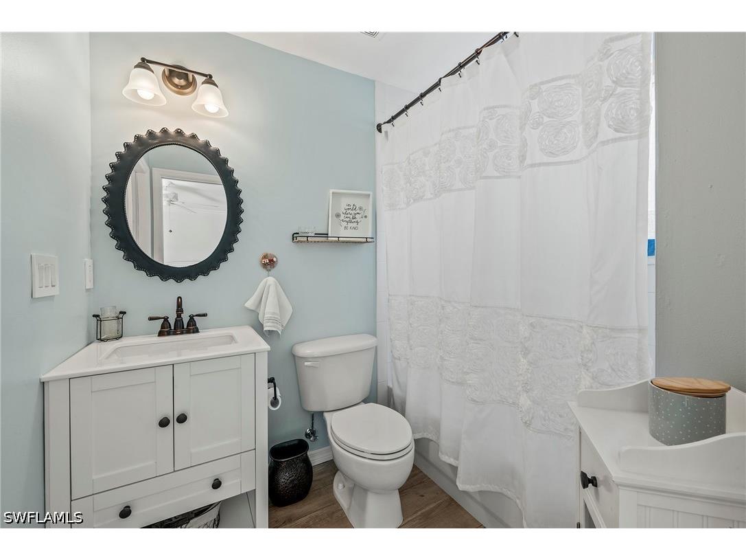1015 Tivoli Lane Naples FL 34104 226016241 image20