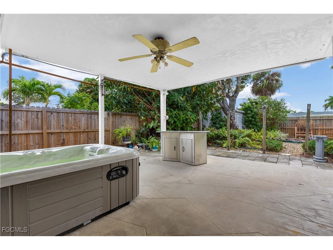 1016 Bayshore Avenue Fort Myers FL 33919 2026003452 image2