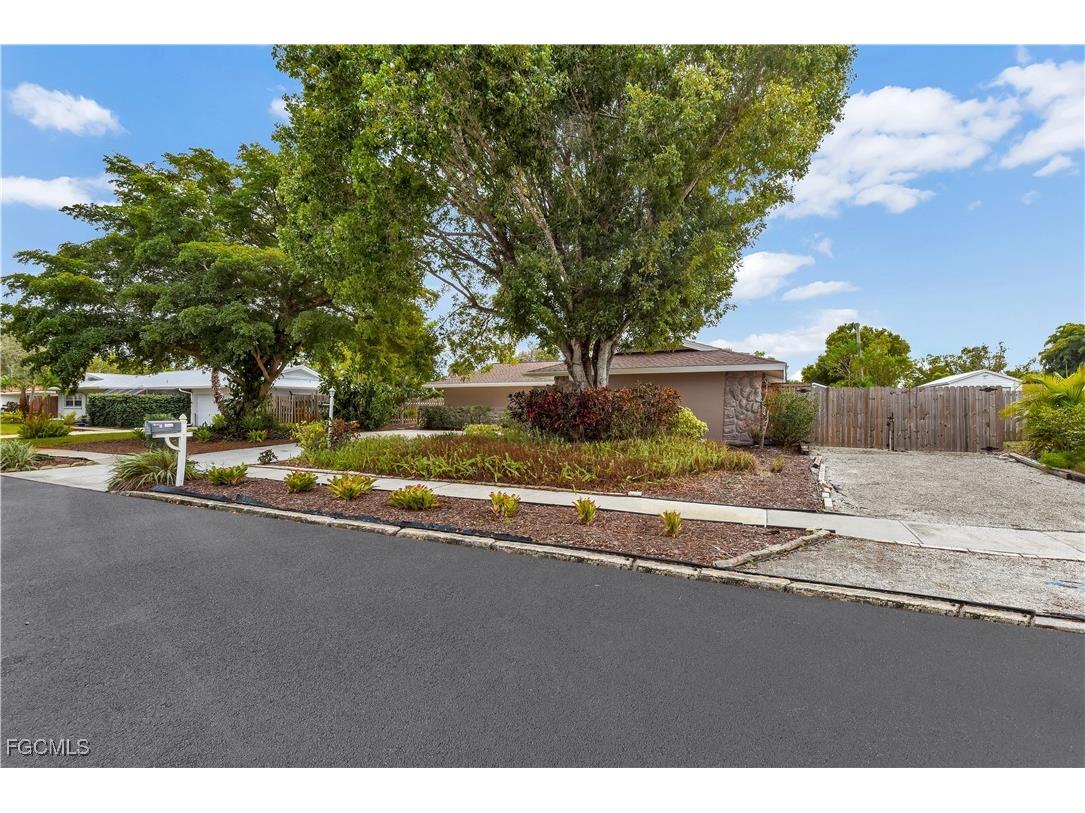 1016 Bayshore Avenue Fort Myers FL 33919 2026003452 image45