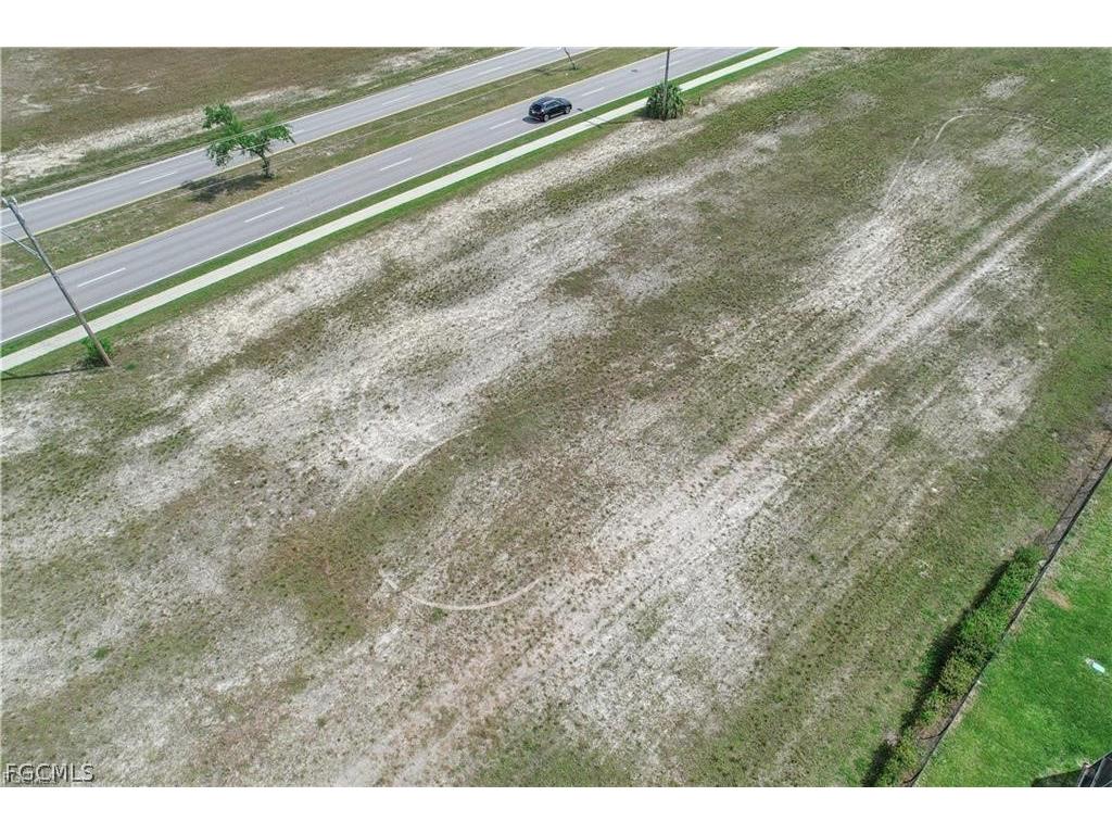 1016 Skyline Boulevard Cape Coral FL 33991 2026013099 image2