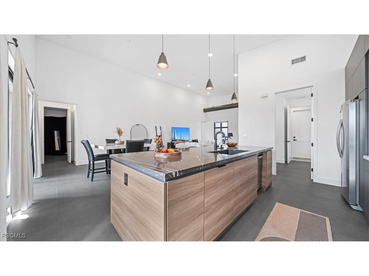 1017 NE 4th Place Cape Coral FL 33909 2025021412 image10