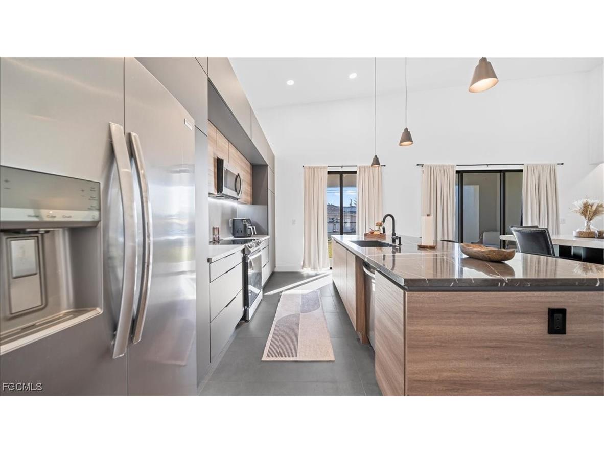 1017 NE 4th Place Cape Coral FL 33909 2025021412 image11