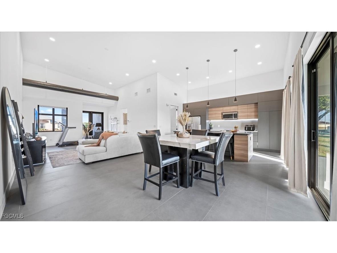 1017 NE 4th Place Cape Coral FL 33909 2025021412 image13