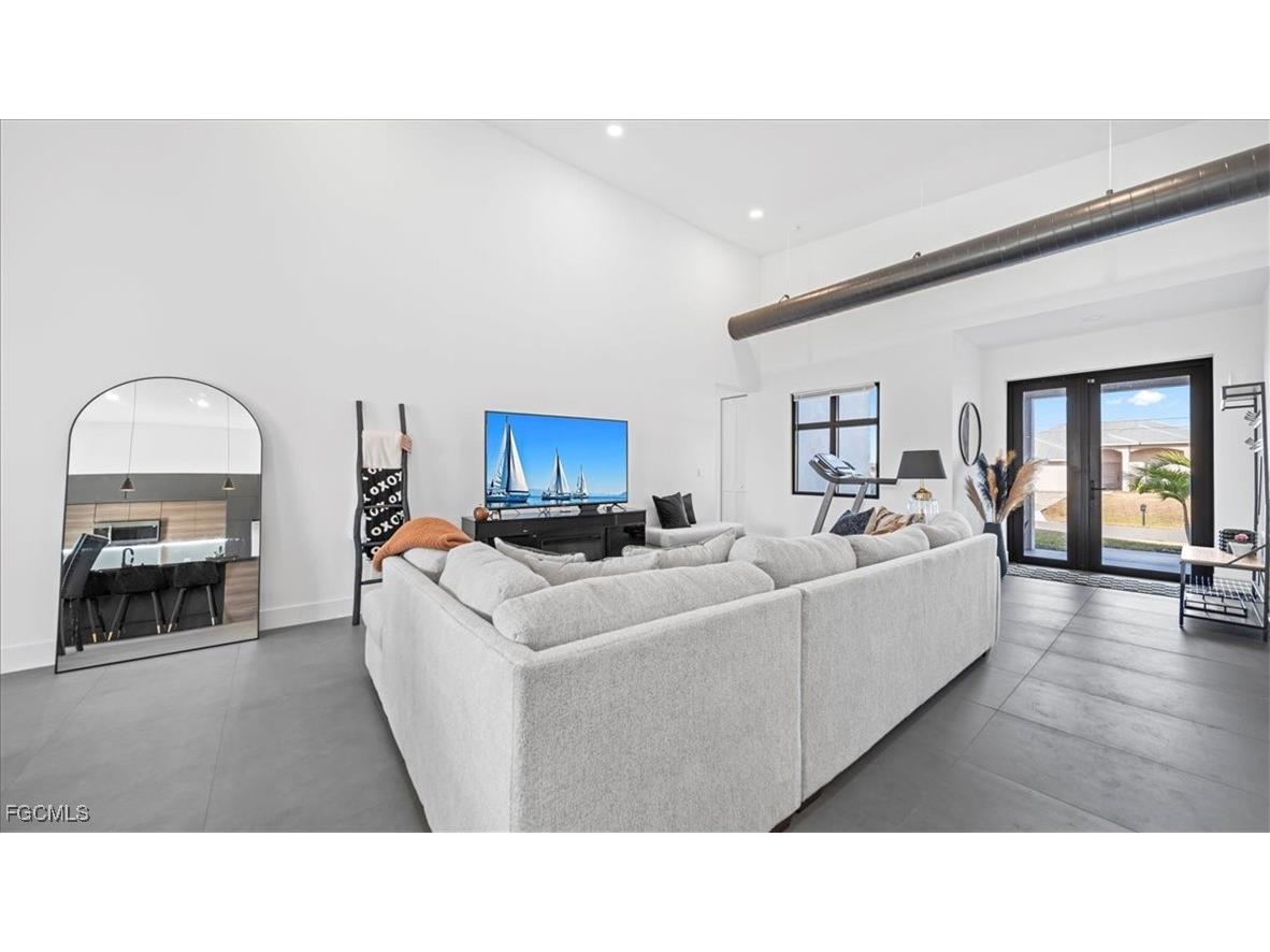 1017 NE 4th Place Cape Coral FL 33909 2025021412 image15