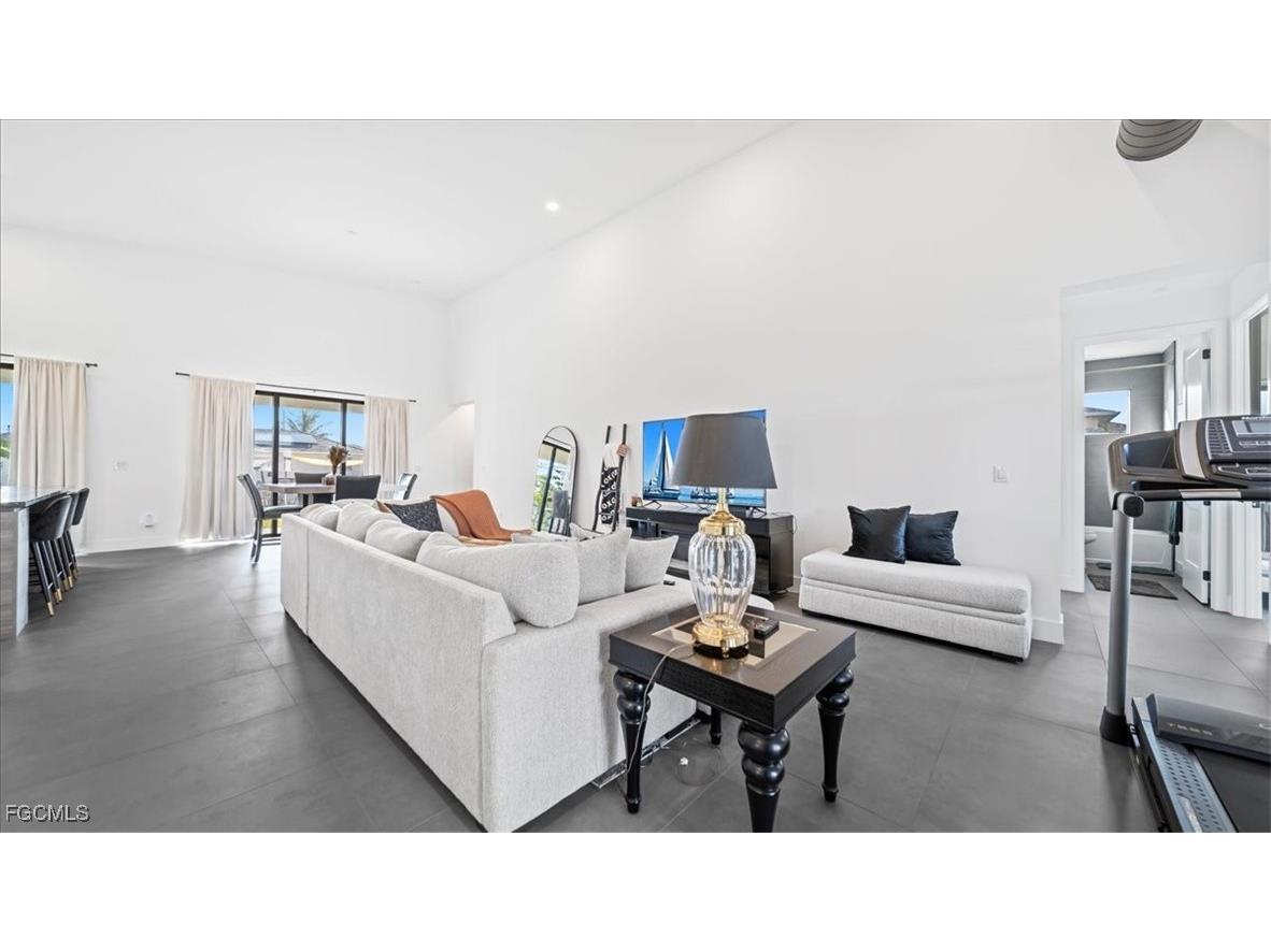 1017 NE 4th Place Cape Coral FL 33909 2025021412 image16