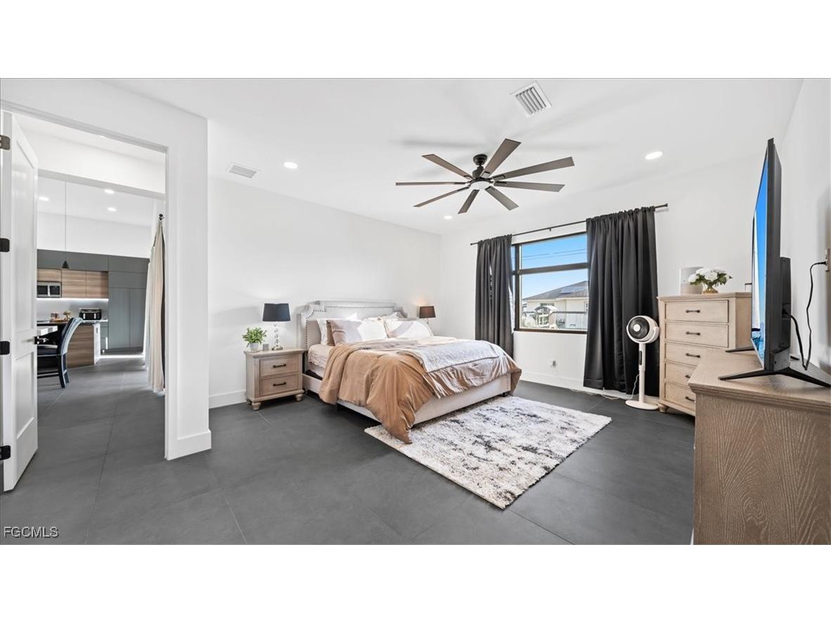 1017 NE 4th Place Cape Coral FL 33909 2025021412 image18