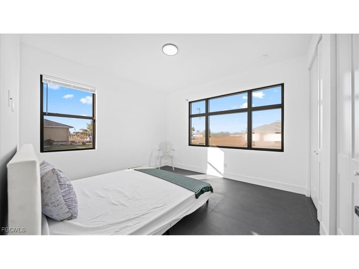 1017 NE 4th Place Cape Coral FL 33909 2025021412 image23