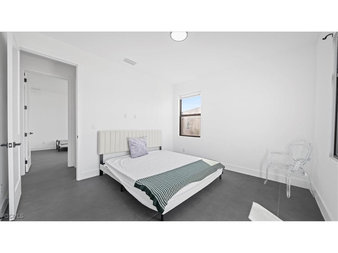 1017 NE 4th Place Cape Coral FL 33909 2025021412 image24