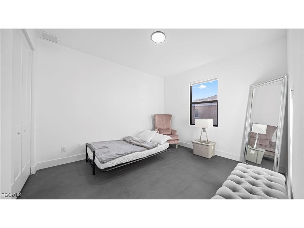 1017 NE 4th Place Cape Coral FL 33909 2025021412 image25