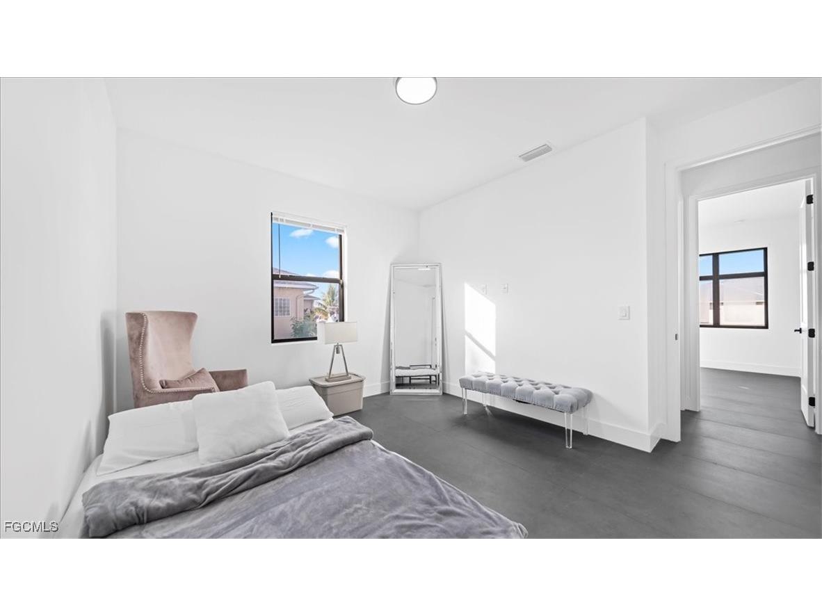 1017 NE 4th Place Cape Coral FL 33909 2025021412 image26