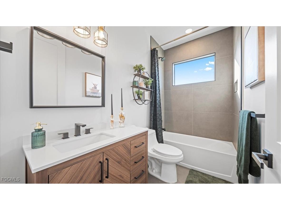 1017 NE 4th Place Cape Coral FL 33909 2025021412 image27