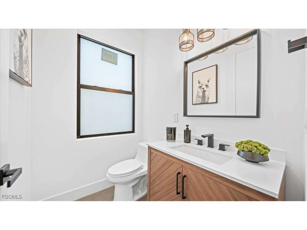 1017 NE 4th Place Cape Coral FL 33909 2025021412 image29