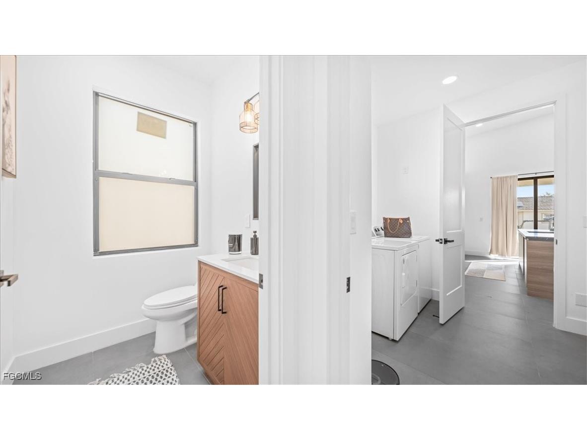 1017 NE 4th Place Cape Coral FL 33909 2025021412 image30