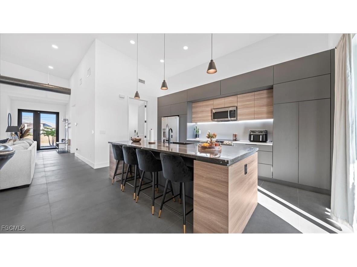 1017 NE 4th Place Cape Coral FL 33909 2025021412 image9