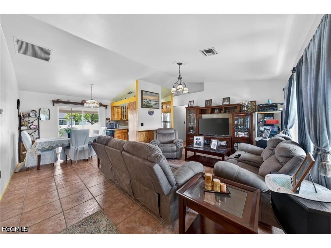 1017 NW 15th Street Cape Coral FL 33993 2026021006 image2