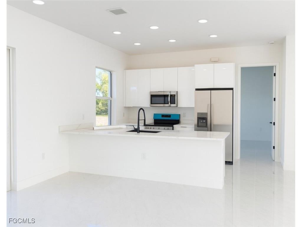 1017 Rush Avenue Lehigh Acres FL 33972 2025003547 image2