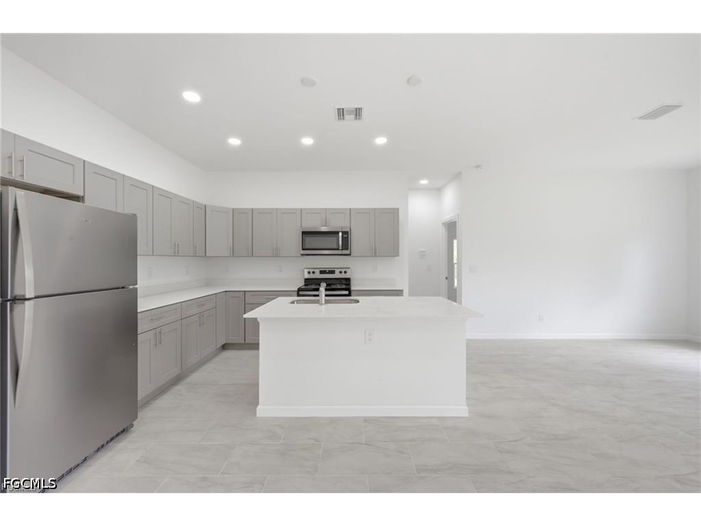 1018 Kent Street E Lehigh Acres FL 33974 2026024363 image7