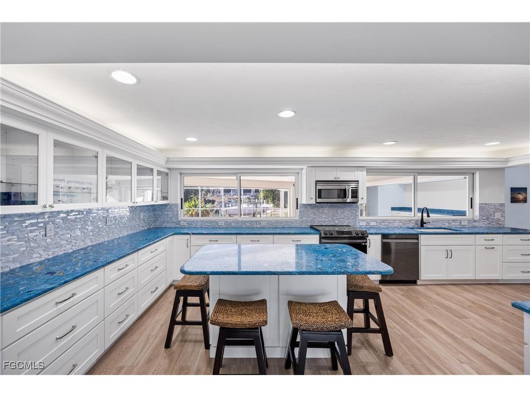 1019 Lindgren Boulevard Sanibel FL 33957 2026003012 image18