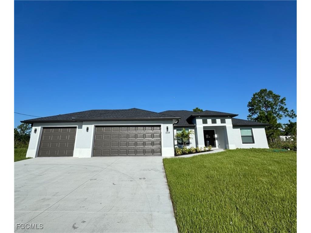 1019 Rush Avenue Lehigh Acres FL 33972 2025006619 image1