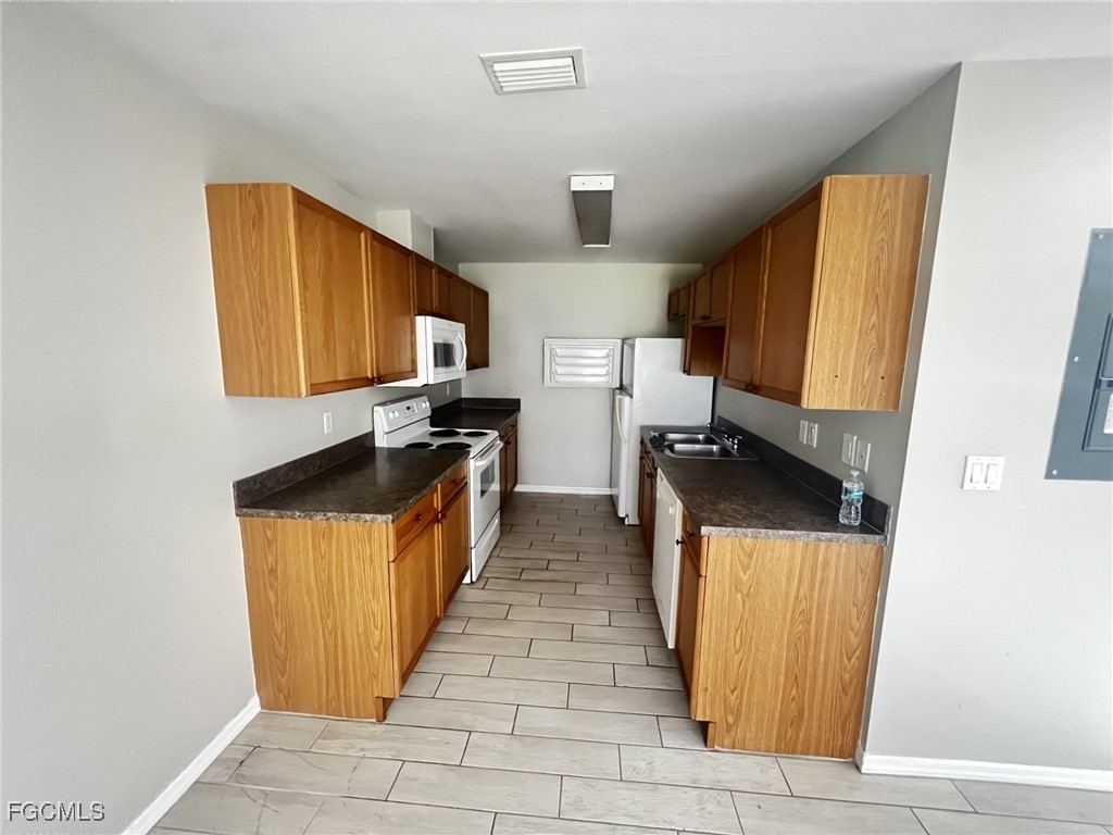 1019 SE 11th Street #2 Cape Coral FL 33990 2026000488 image4