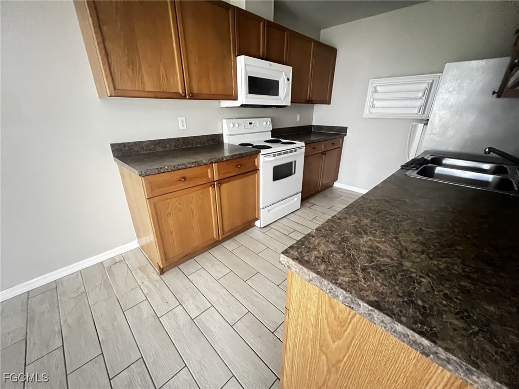 1019 SE 11th Street #2 Cape Coral FL 33990 2026000488 image5