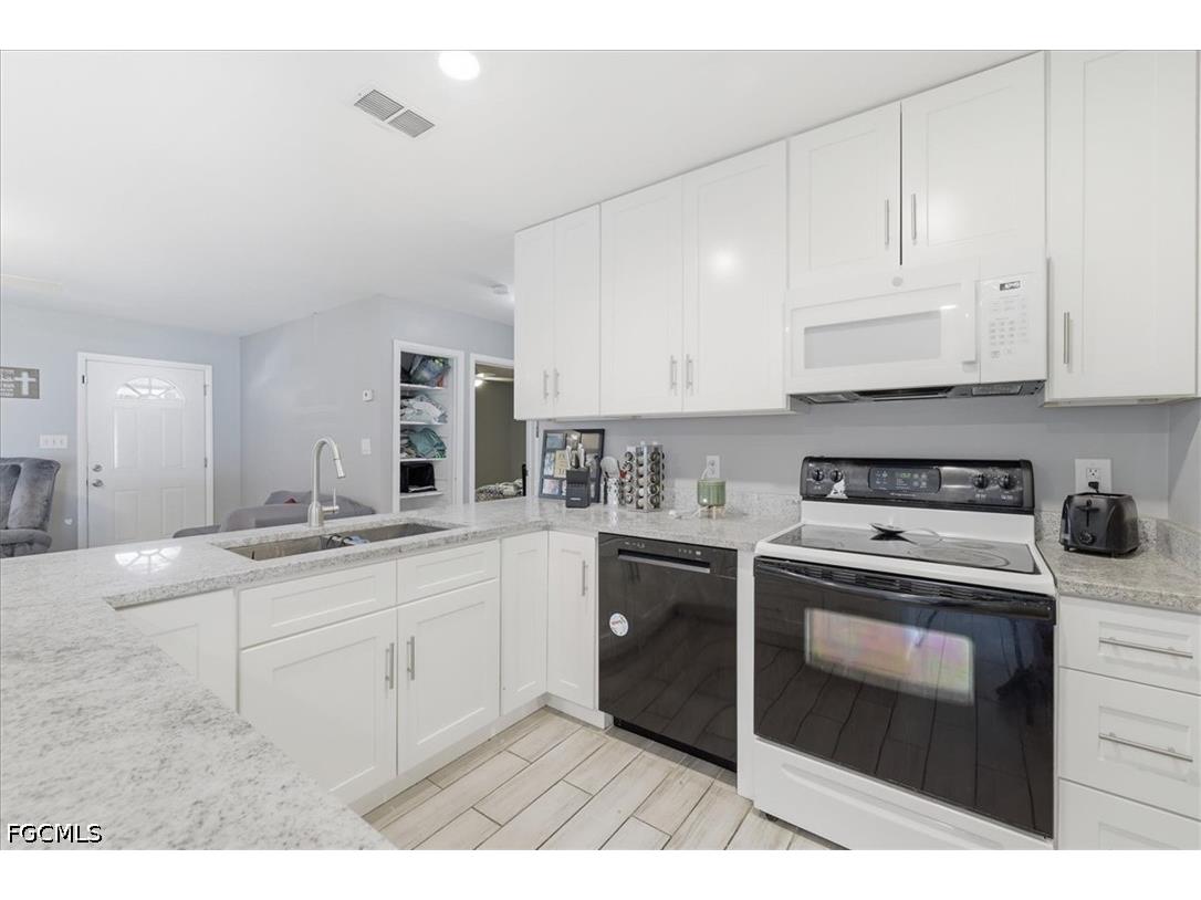 102 Crescent Lake Drive North Fort Myers FL 33917 2026015051 image17