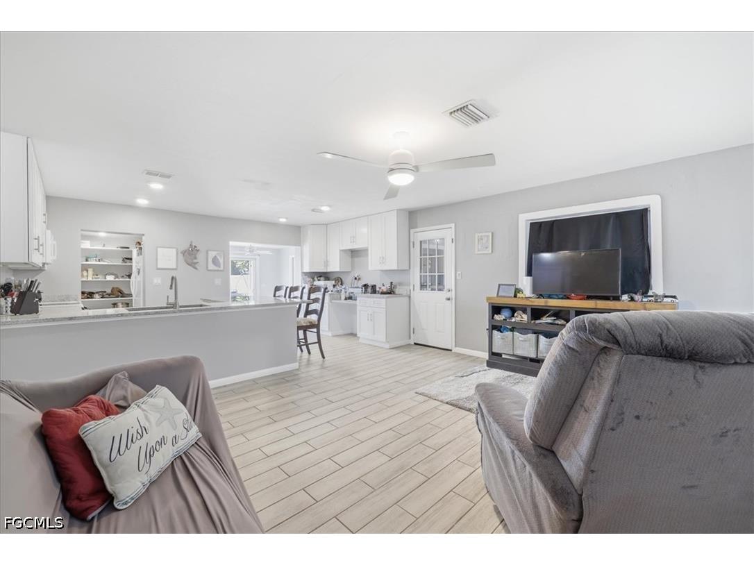 102 Crescent Lake Drive North Fort Myers FL 33917 2026015051 image6