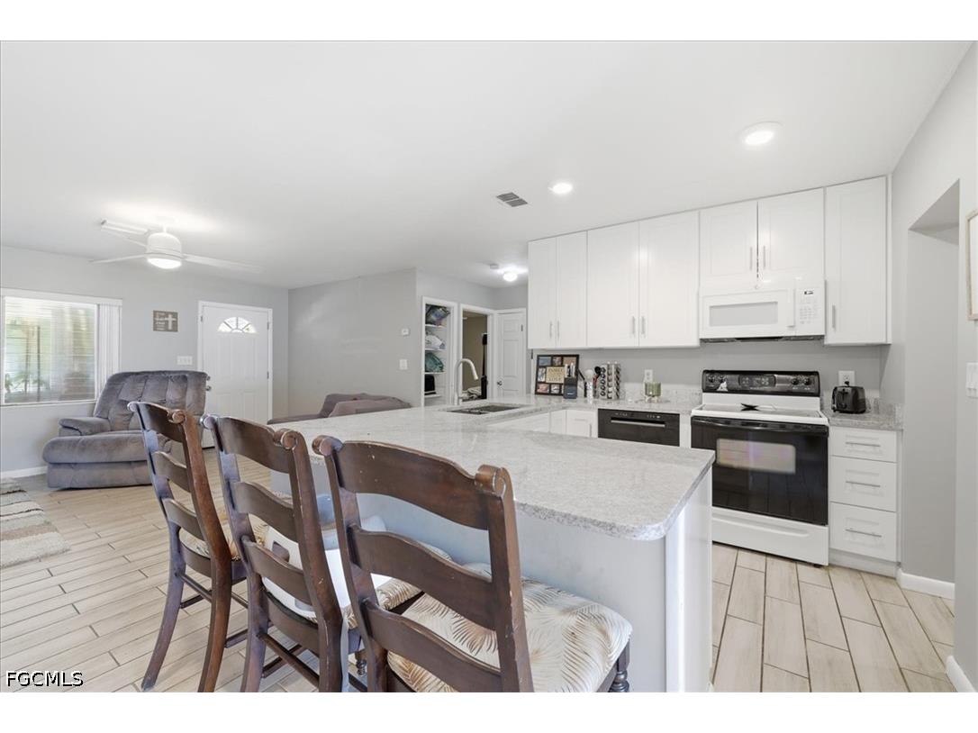 102 Crescent Lake Drive North Fort Myers FL 33917 2026015051 image9