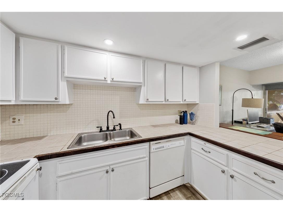 102 E Greens Boulevard Lehigh Acres FL 33936 2025012262 image9