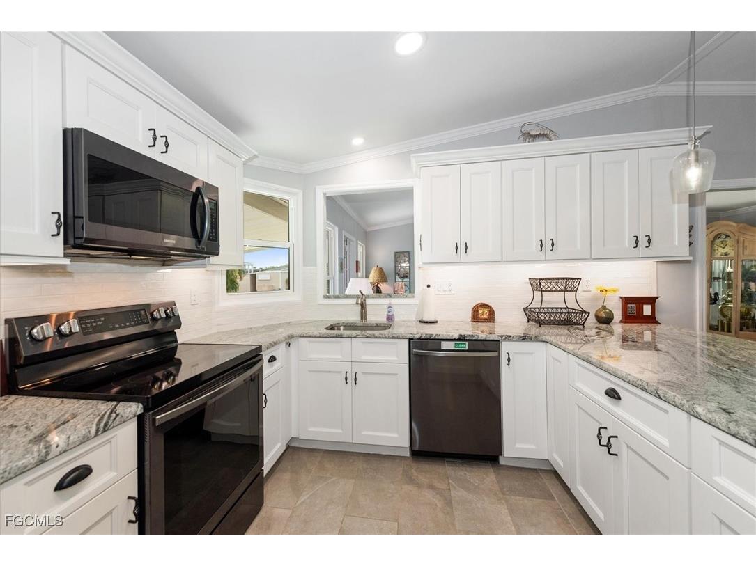 102 Elise Drive Fort Myers FL 33908 2025017912 image10