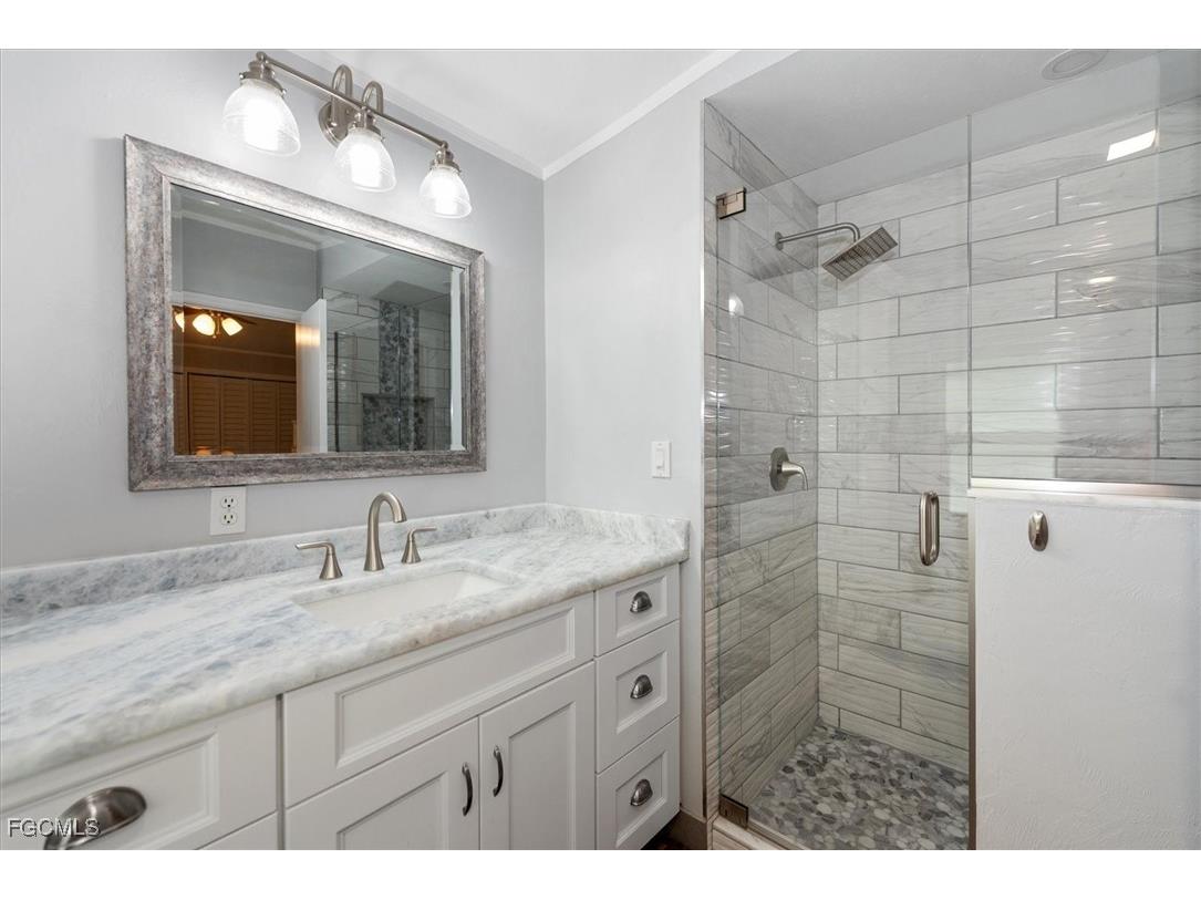 102 Elise Drive Fort Myers FL 33908 2025017912 image17