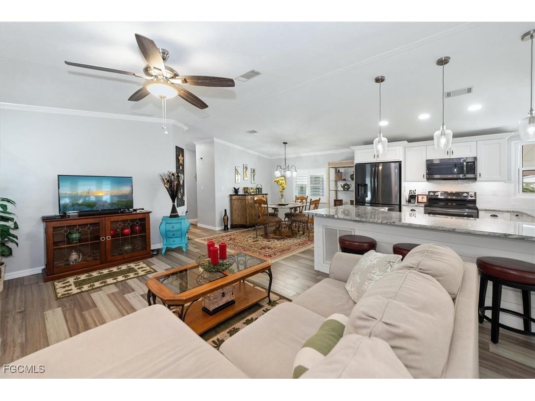 102 Elise Drive Fort Myers FL 33908 2025017912 image5