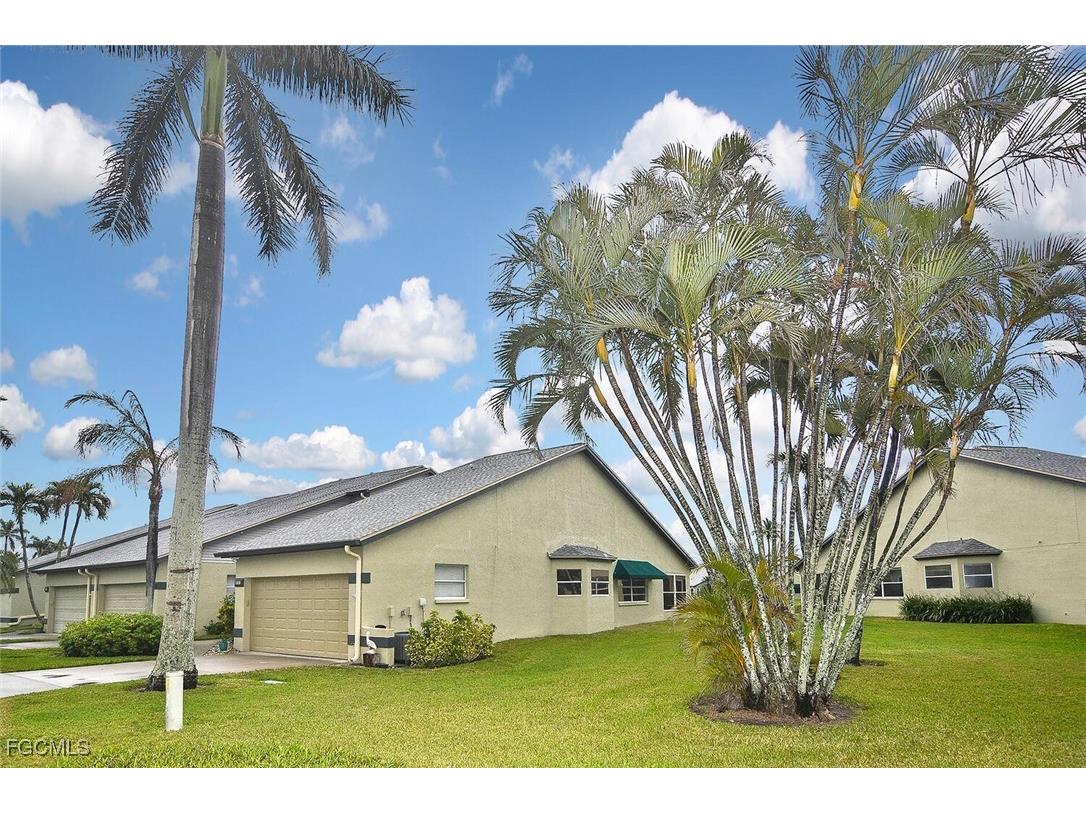102 Mcgregor Park Circle #102 Fort Myers FL 33908 2025015345 image1