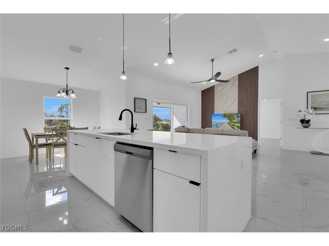 102 NW 20th Street Cape Coral FL 33993 2026007420 image5