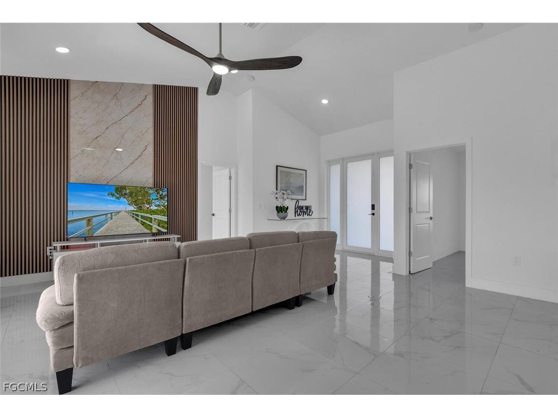 102 NW 20th Street Cape Coral FL 33993 2026007420 image6