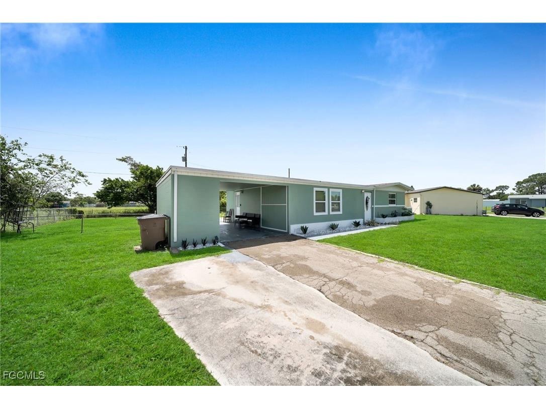 102 Oleander Road Lehigh Acres FL 33936 2025013333 image2
