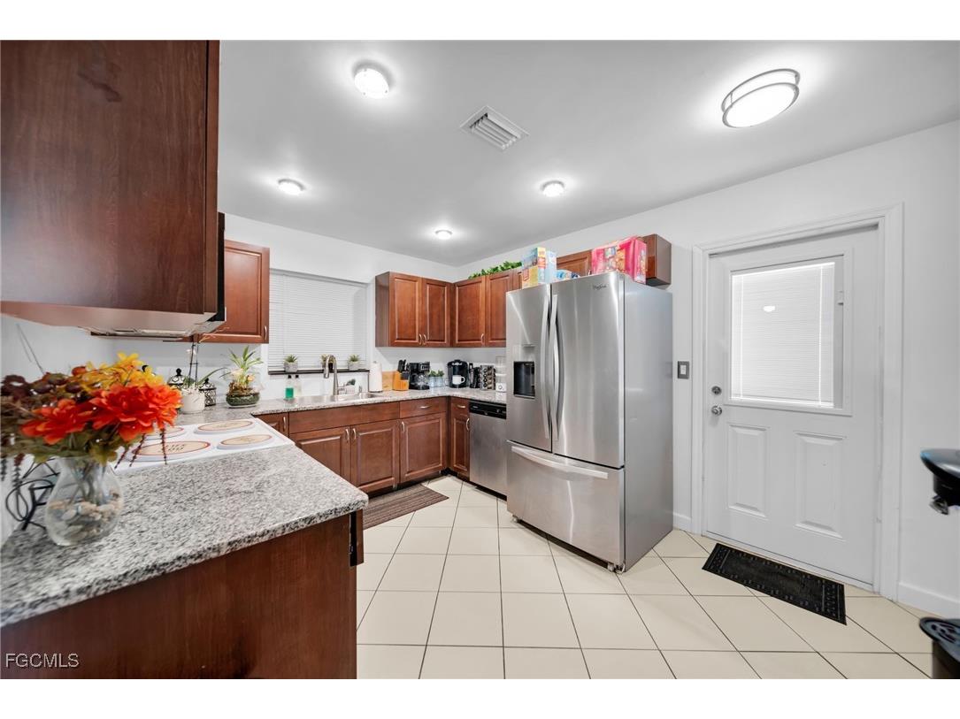 102 Oleander Road Lehigh Acres FL 33936 2025013333 image5