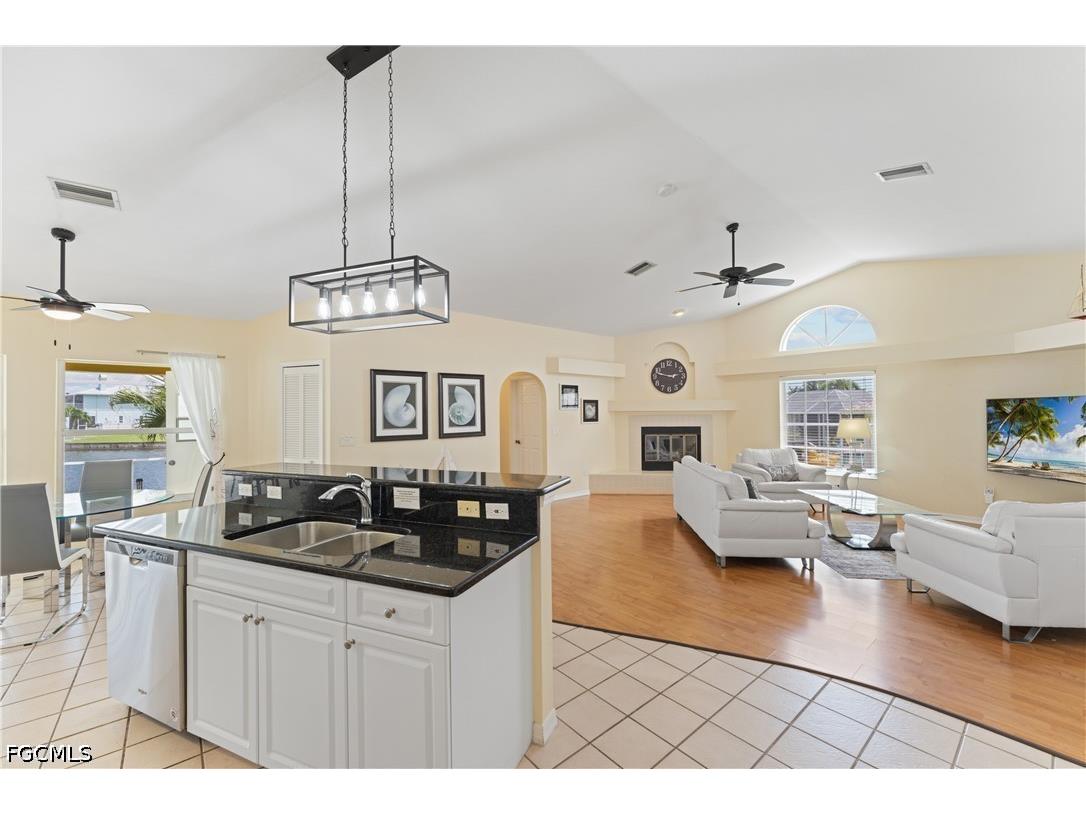 102 SW 9th Street Cape Coral FL 33991 2026025564 image11