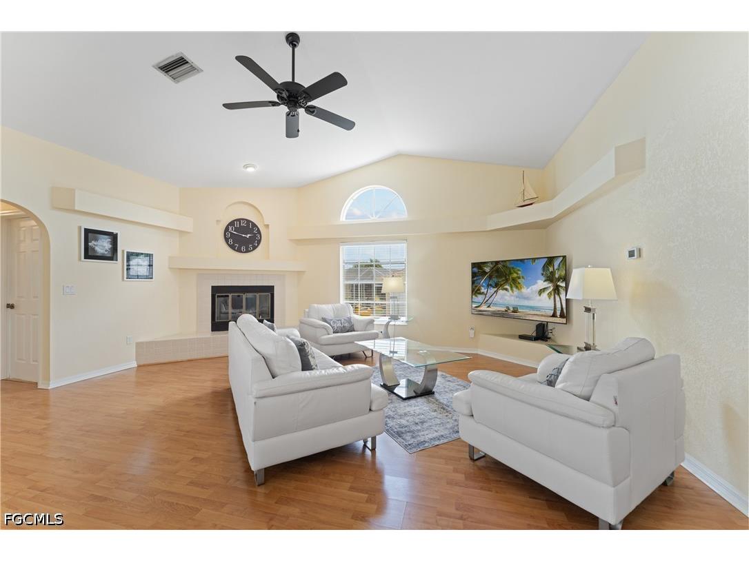 102 SW 9th Street Cape Coral FL 33991 2026025564 image5