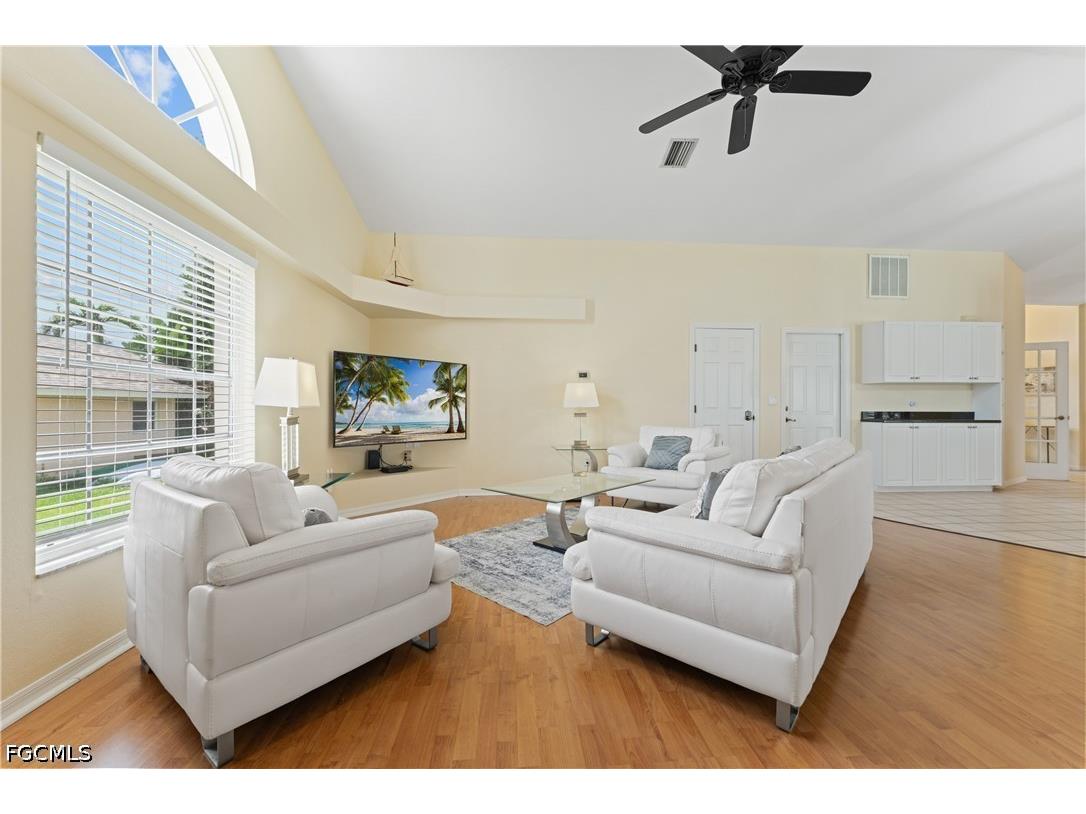 102 SW 9th Street Cape Coral FL 33991 2026025564 image6