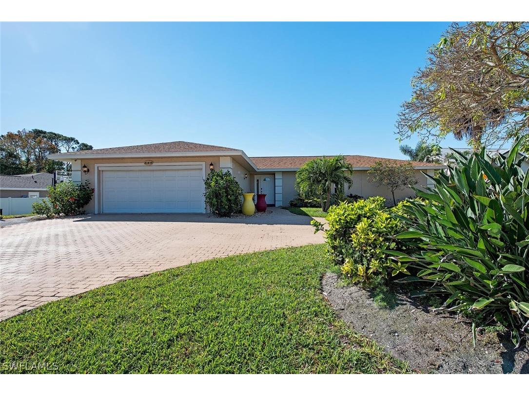 102 Sharwood Drive Naples FL 34110 224035424 image1