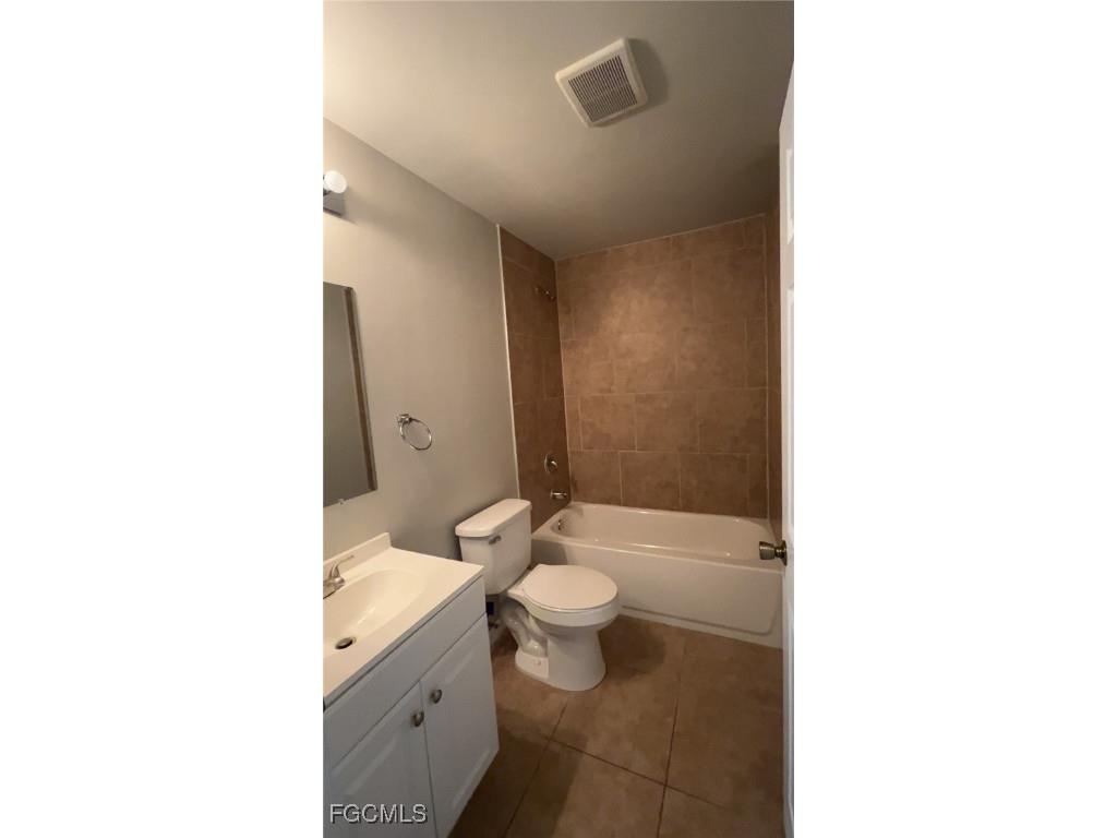 1020 NE 8th Place Cape Coral FL 33909 2025005909 image12