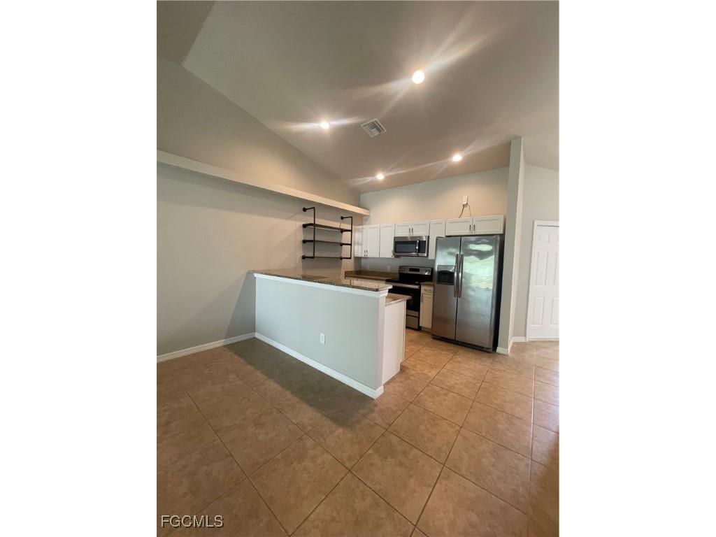 1020 NE 8th Place Cape Coral FL 33909 2025005909 image2