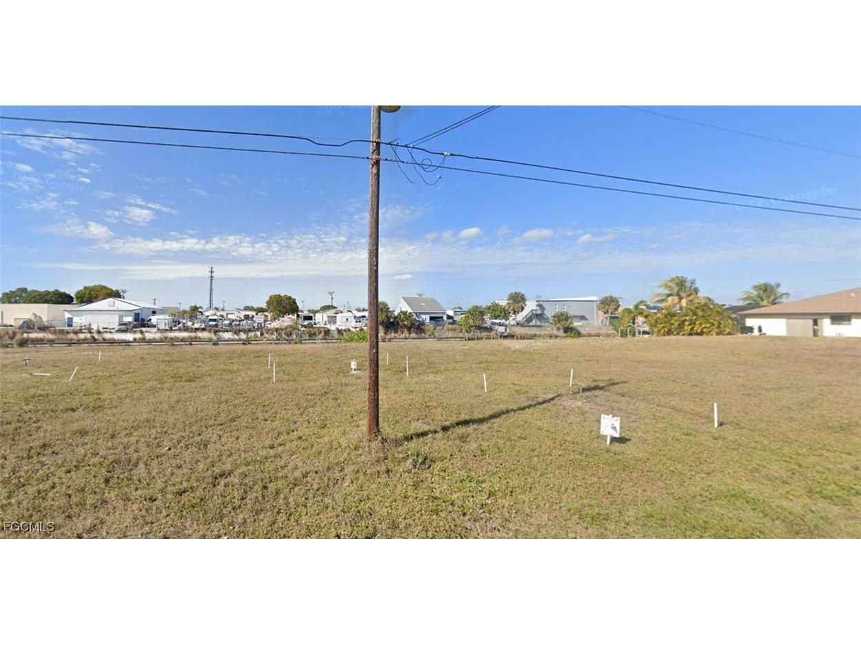 1020 SE 13th Avenue Cape Coral FL 33990 2025006879 image2